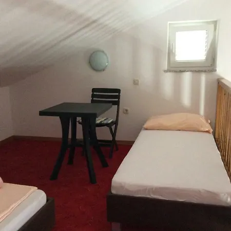 Πανσιόν Apartmani Svit 3*