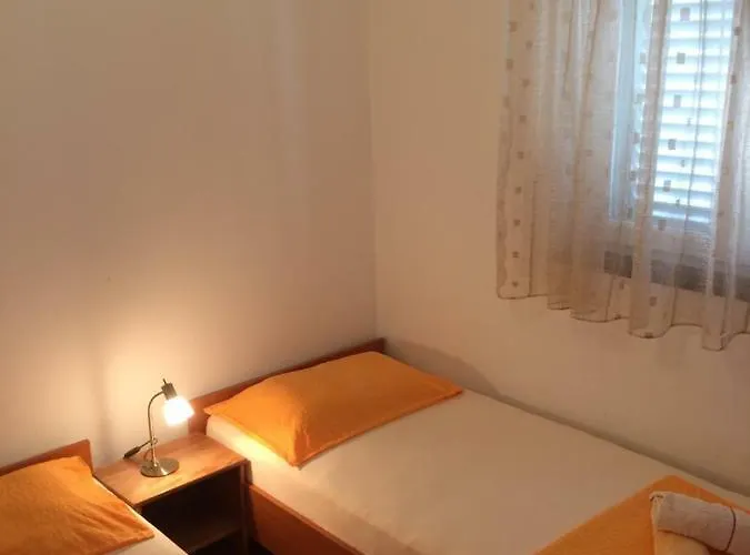 Πανσιόν Apartmani Svit Ζαντάρ